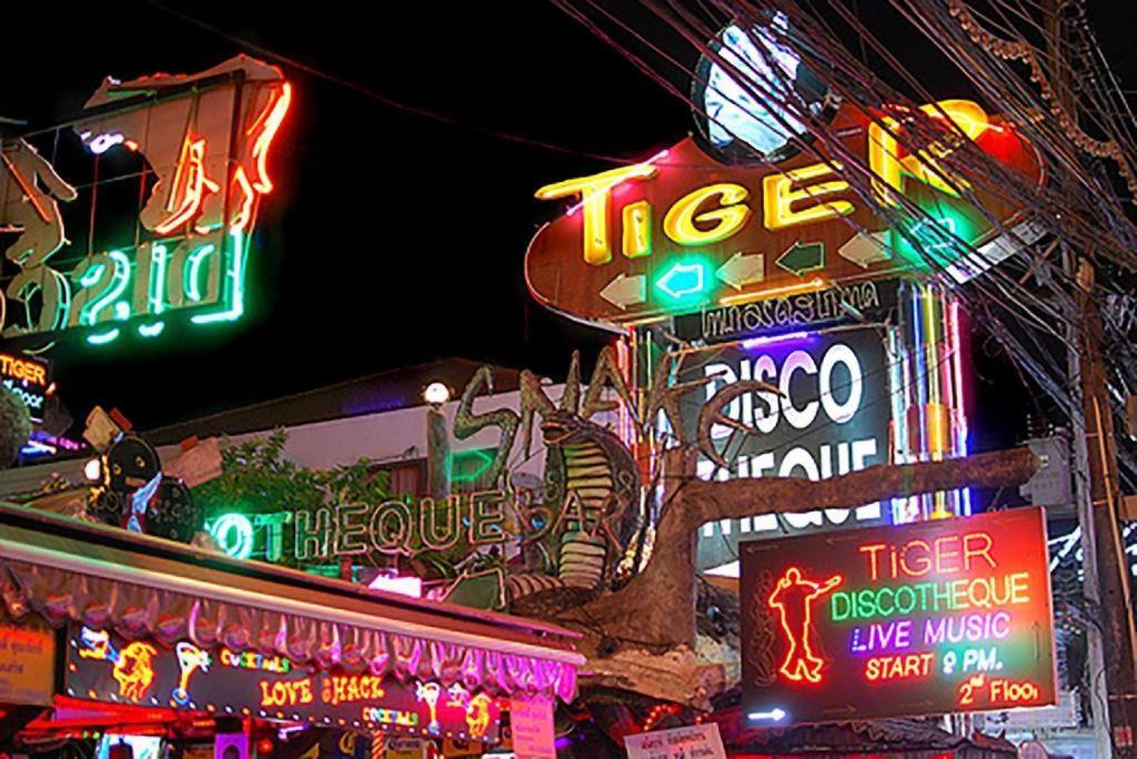 Long Beach Hotel Patong Exterior photo