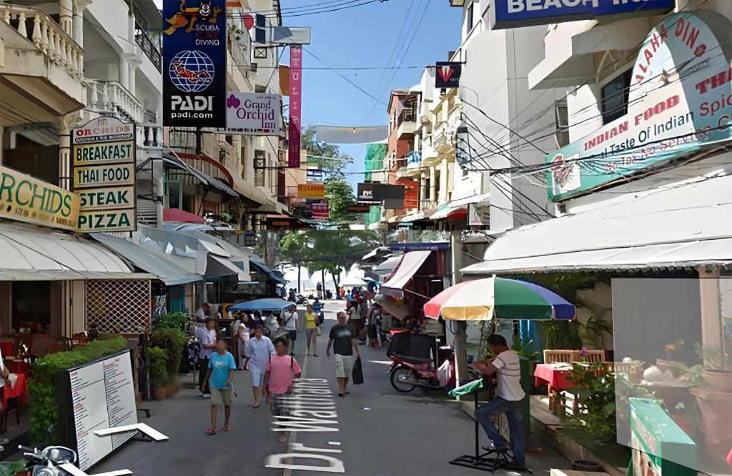 Long Beach Hotel Patong Exterior photo
