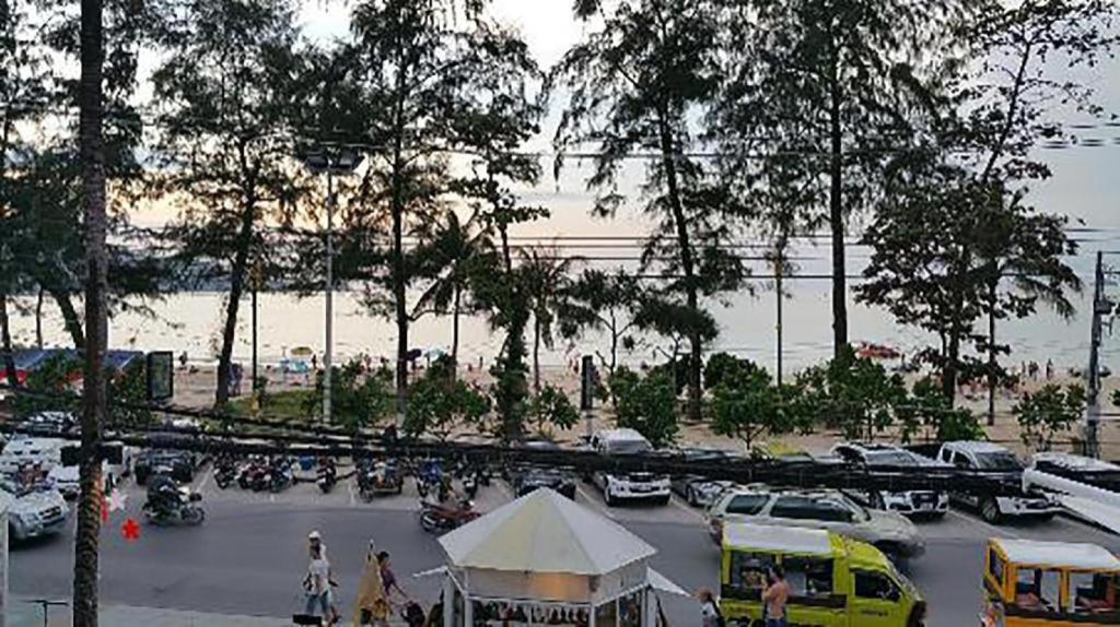 Long Beach Hotel Patong Exterior photo