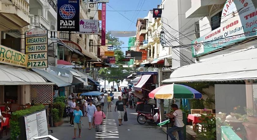 Long Beach Hotel Patong Exterior photo