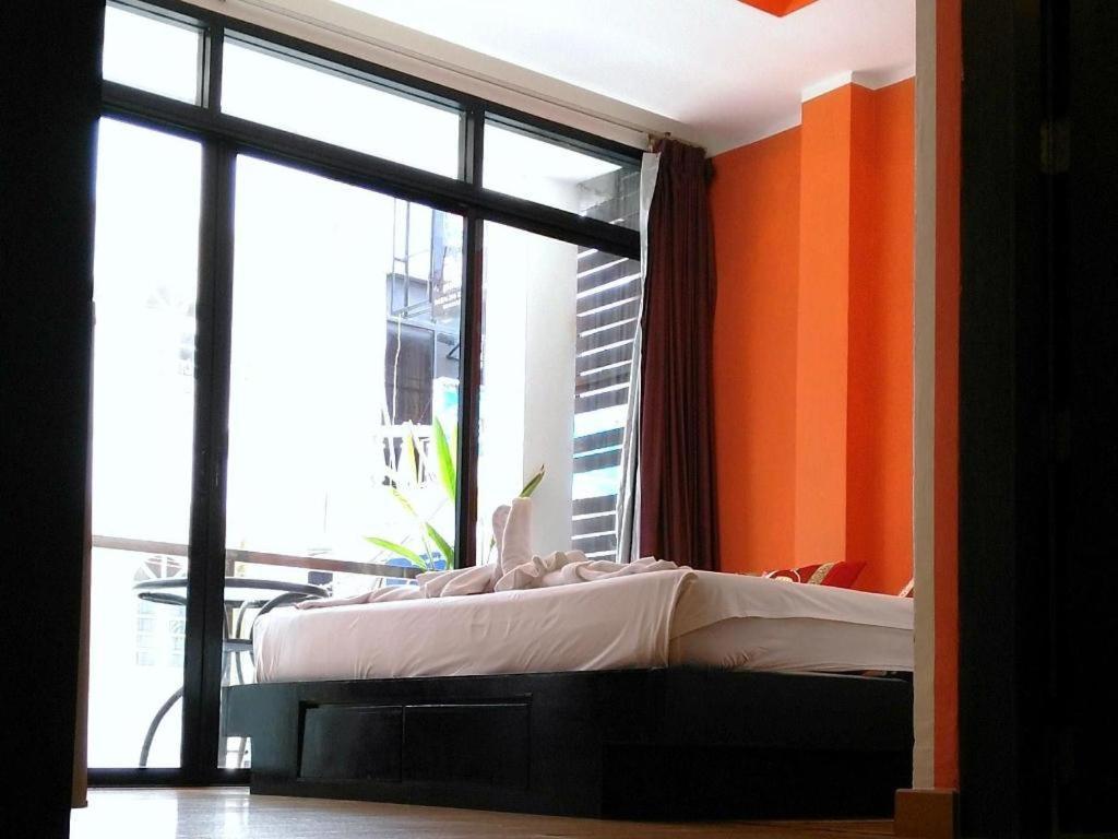 Long Beach Hotel Patong Exterior photo