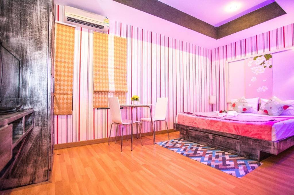 Long Beach Hotel Patong Exterior photo